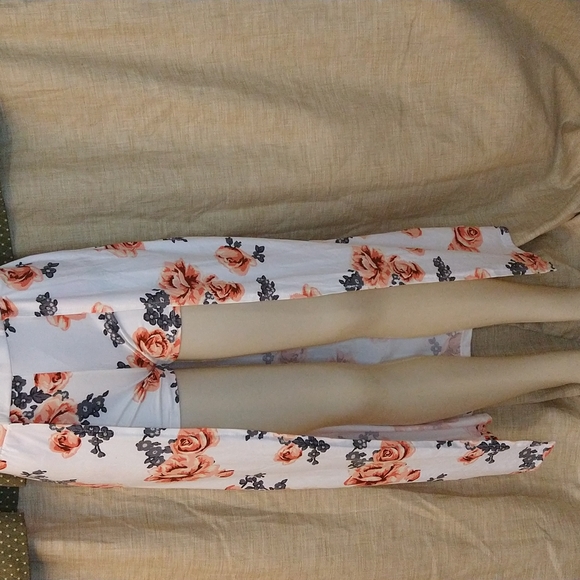 One piece dress with open front and shorts underneath - Picture 3 of 9